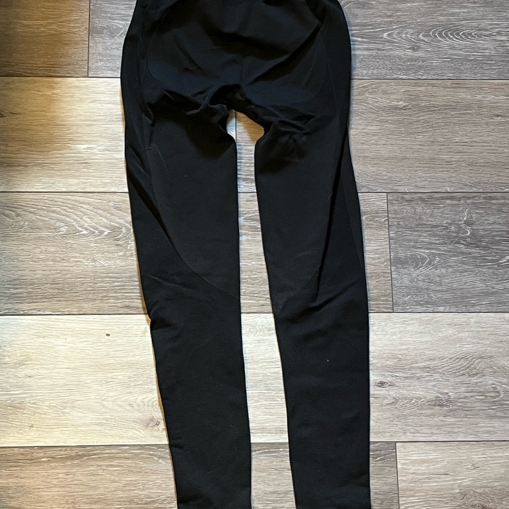 Black Seamless Gym-Shark Leggings - Picture 2 of 4